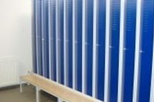  - Dodávka a montáž speciálních ESD pracovišť a šatních skříní