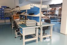 Dílenský stůl montážní ESD - Antistatické montážní stoly
