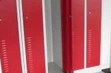  - Paletové regály a šatní skříňky a uzamykatelnými předlavičkami