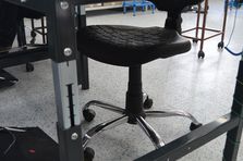 Stavitelný stůl ALSOR® s ESD pracovní deskou: Dílenská židle s uzeměním